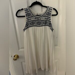 Coastal white and blue dress boutique brand unknown size M